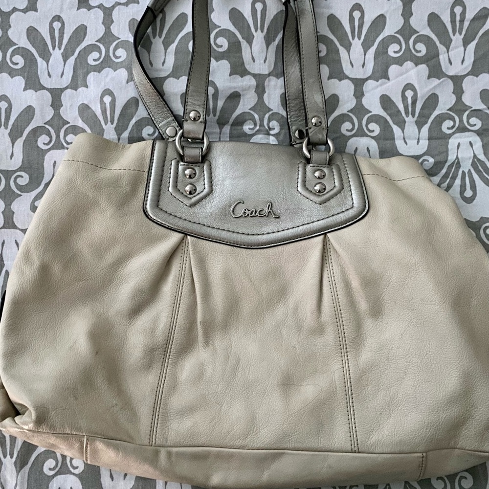 Large Off-white/silver Coach Purse